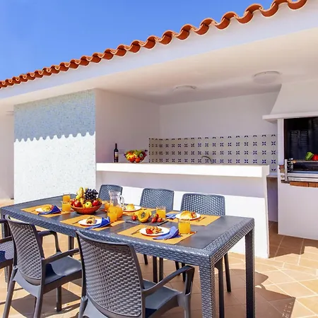 Villa In Gale Near Golden Beaches فيلة