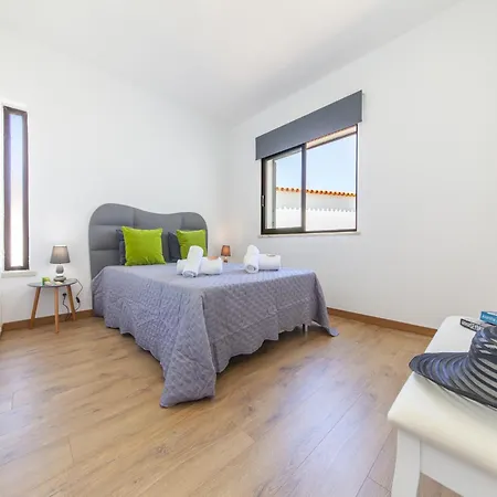 Villa In Gale Near Golden Beaches البوفيرا