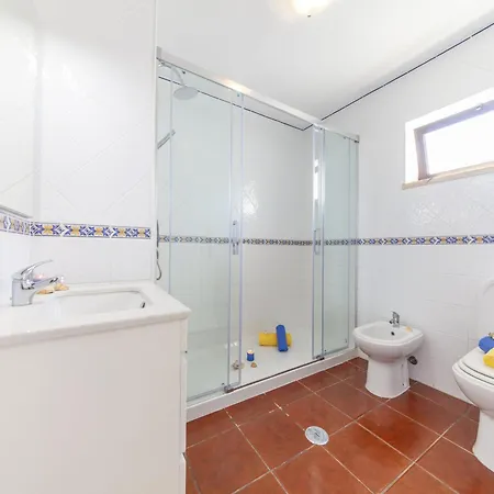 Villa In Gale Near Golden Beaches فيلة *
