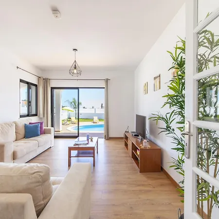 Villa In Gale Near Golden Beaches فيلة