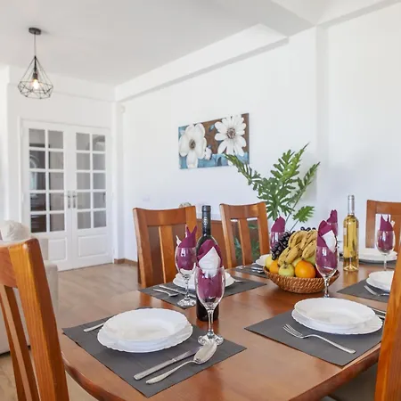 Villa In Gale Near Golden Beaches فيلة *