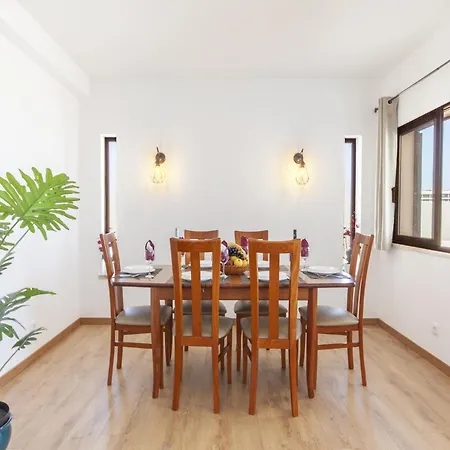 Villa In Gale Near Golden Beaches *