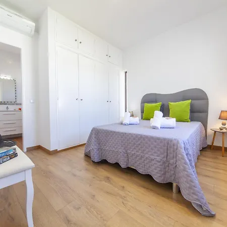 Villa In Gale Near Golden Beaches * البوفيرا
