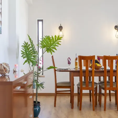 Villa In Gale Near Golden Beaches فيلة