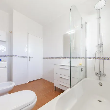 Villa In Gale Near Golden Beaches فيلة *