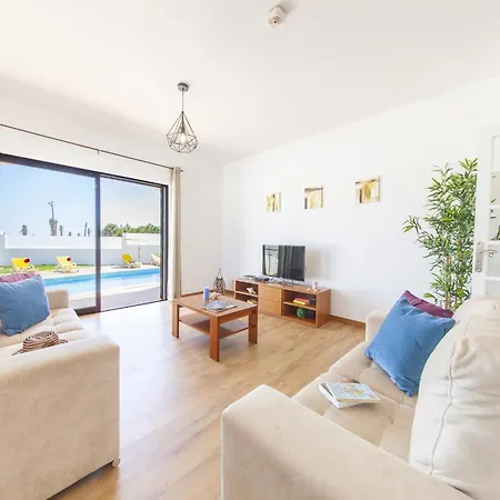 Villa In Gale Near Golden Beaches فيلة